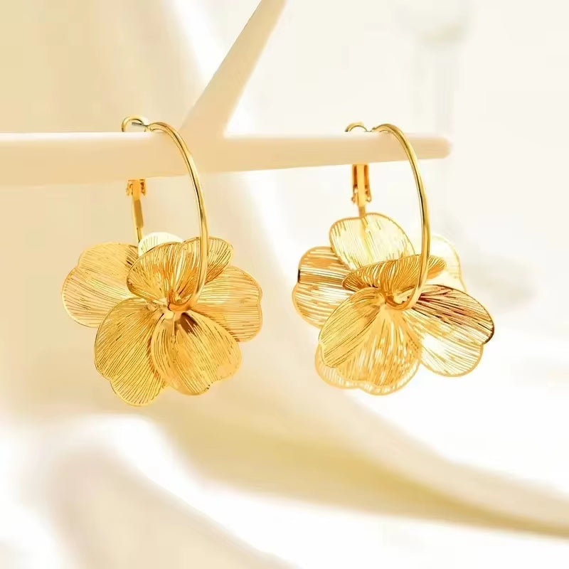 Exquisite Butterfly Flower Pendant Earrings Golden Vintage Earring Fashion Wedding Party Jewelry Accessories