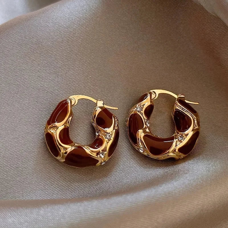 New Vintage Enamel Color Metal Texture Small Hoop Earrings for Women Trendy Gold Plated Statement Ear Buckle Creative Jewelry