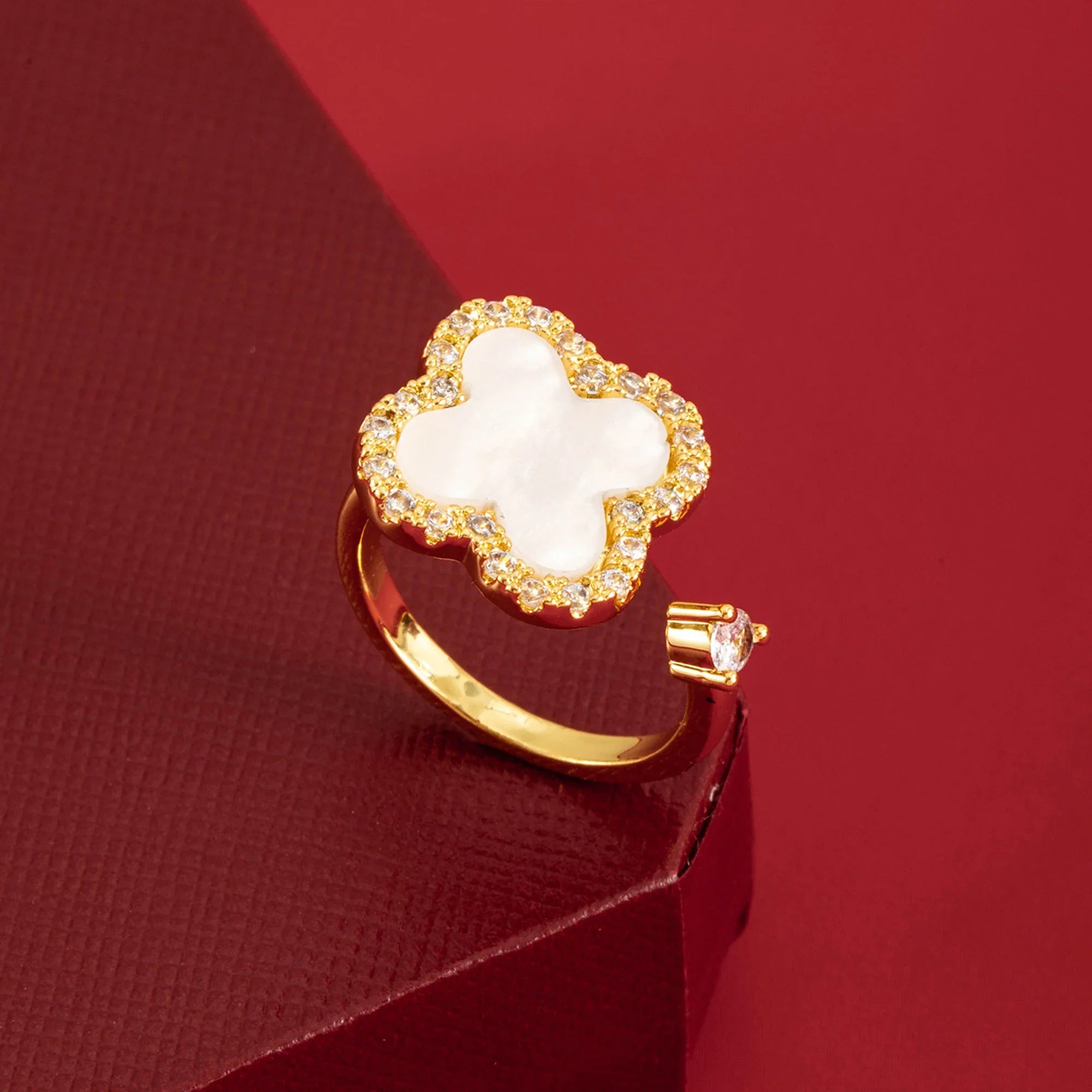 A Stylish and Exquisite Four Leaf Clover Open Ring Suitable for All Seasons, Suitable for Any Occasion